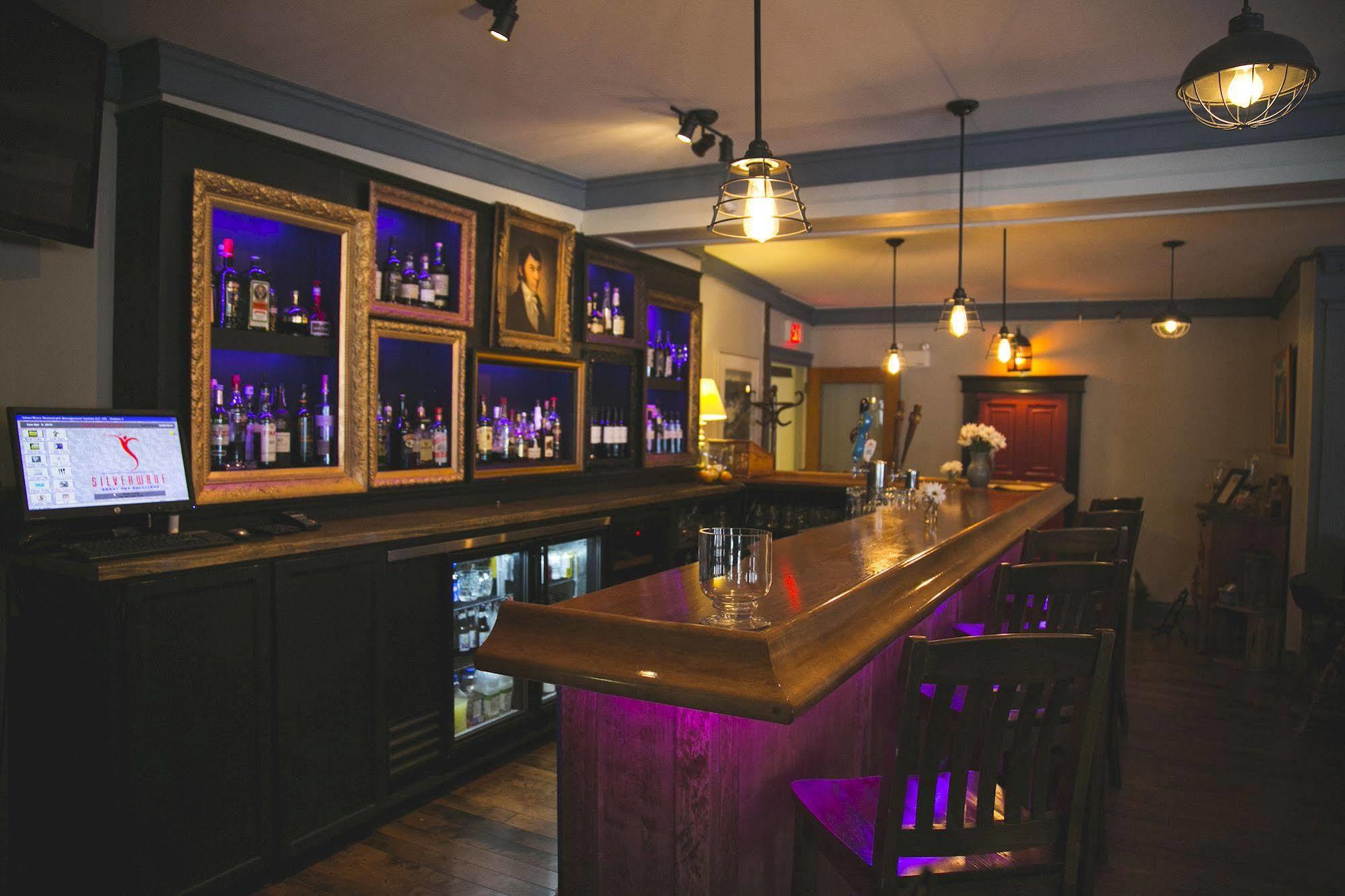 Lanes Privateer Inn