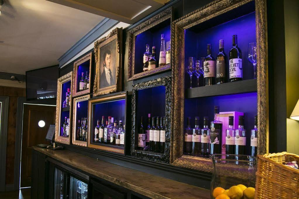 Lanes Privateer Inn